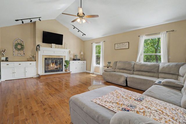 9917 Shore Drive, Soddy Daisy, TN 37379