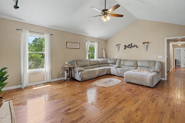 9917 Shore Drive, Soddy Daisy, TN 37379