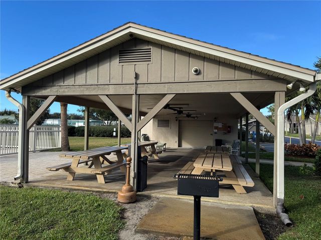 2131 RIDGE ROAD S 105, Largo, FL 33778