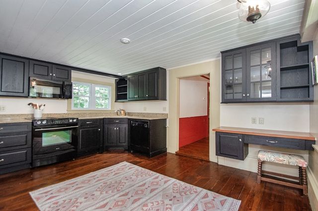 65 Acushnet Rd, Mattapoisett, MA 02739