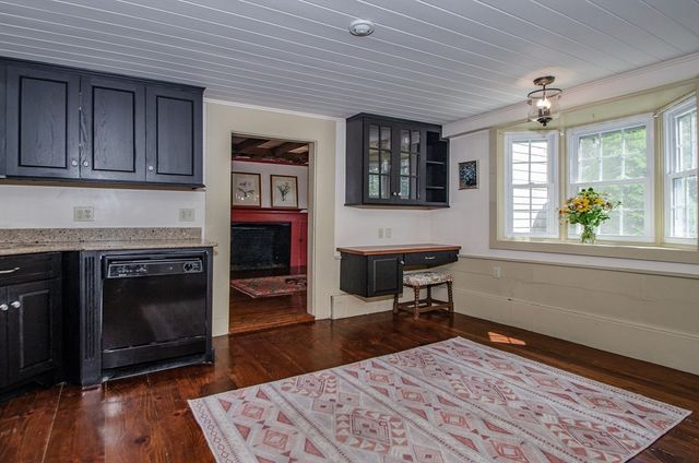 65 Acushnet Rd, Mattapoisett, MA 02739