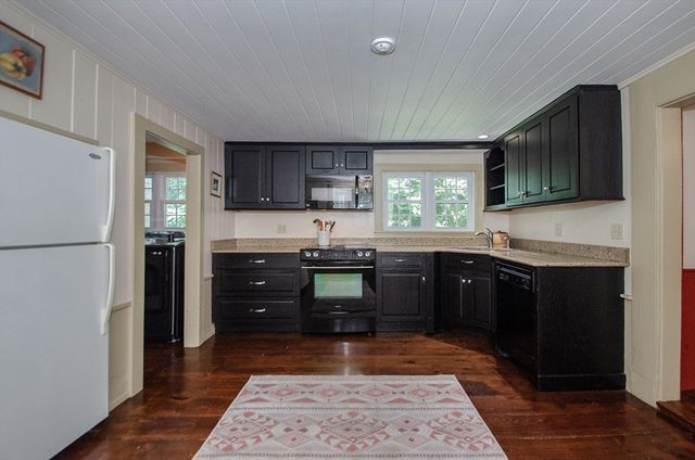 65 Acushnet Rd, Mattapoisett, MA 02739