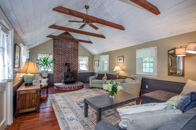 65 Acushnet Rd, Mattapoisett, MA 02739