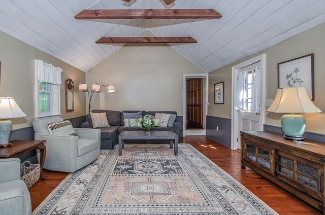 65 Acushnet Rd, Mattapoisett, MA 02739