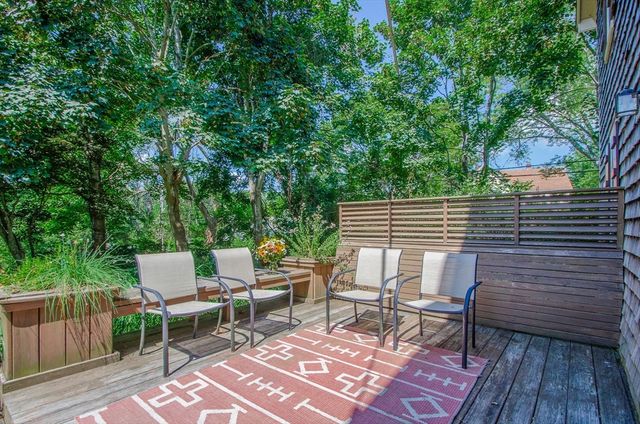 65 Acushnet Rd, Mattapoisett, MA 02739