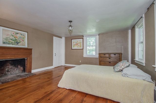 65 Acushnet Rd, Mattapoisett, MA 02739