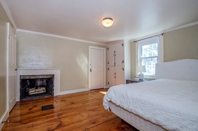 65 Acushnet Rd, Mattapoisett, MA 02739