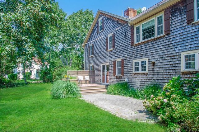 65 Acushnet Rd, Mattapoisett, MA 02739