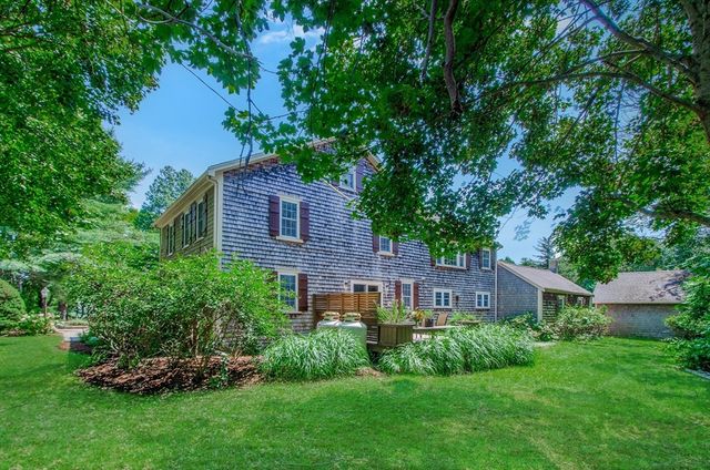 65 Acushnet Rd, Mattapoisett, MA 02739