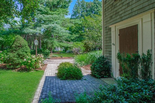 65 Acushnet Rd, Mattapoisett, MA 02739