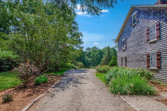 65 Acushnet Rd, Mattapoisett, MA 02739