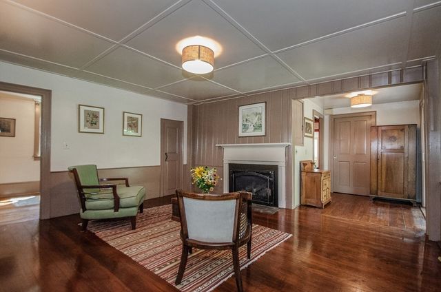 65 Acushnet Rd, Mattapoisett, MA 02739