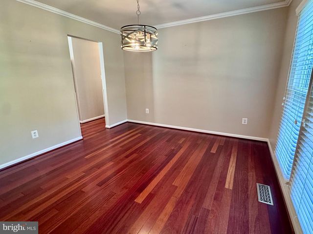 19 MONTGOMERY DR, Stafford, VA 22556