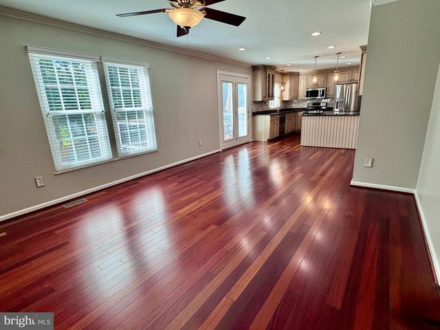 19 MONTGOMERY DR, Stafford, VA 22556