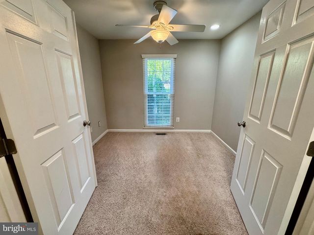 19 MONTGOMERY DR, Stafford, VA 22556