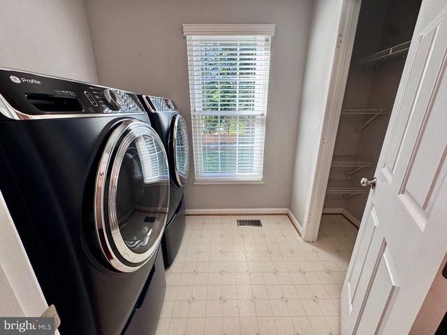 19 MONTGOMERY DR, Stafford, VA 22556