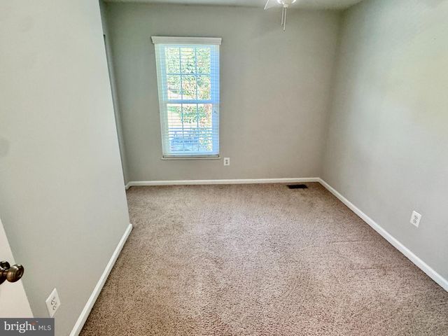 19 MONTGOMERY DR, Stafford, VA 22556