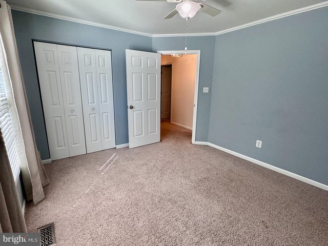 19 MONTGOMERY DR, Stafford, VA 22556