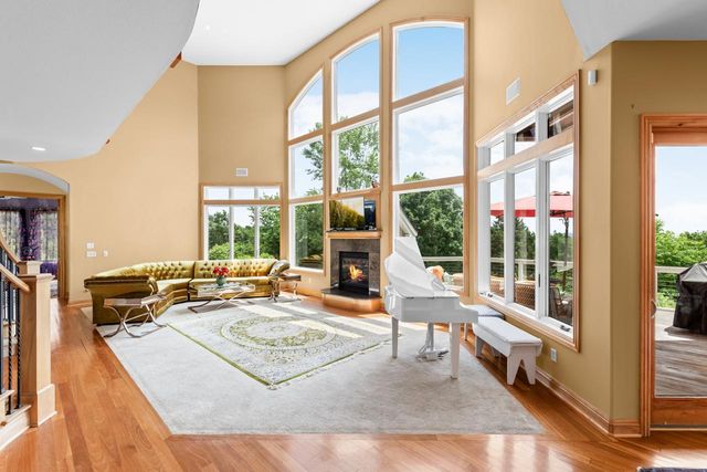 19115 Vogel Farm Trail, Eden Prairie, MN 55347