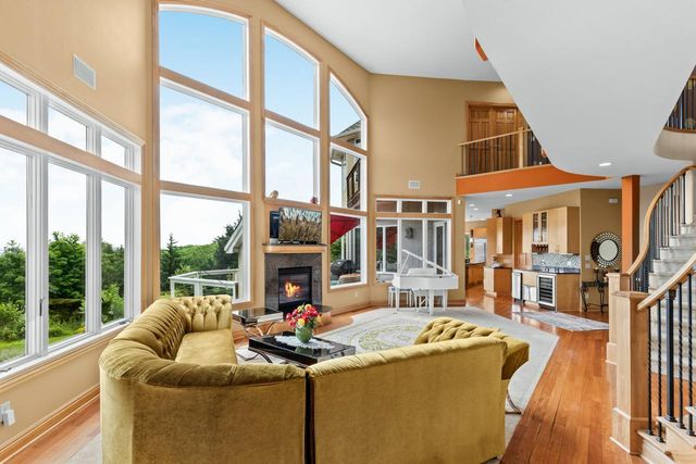 19115 Vogel Farm Trail, Eden Prairie, MN 55347