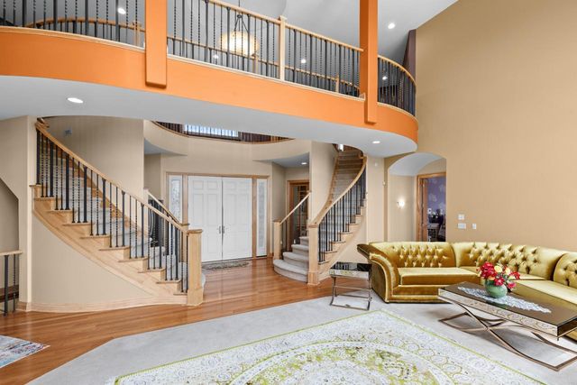 19115 Vogel Farm Trail, Eden Prairie, MN 55347