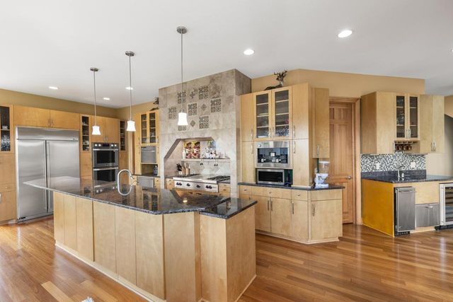 19115 Vogel Farm Trail, Eden Prairie, MN 55347