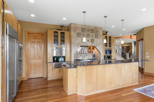 19115 Vogel Farm Trail, Eden Prairie, MN 55347