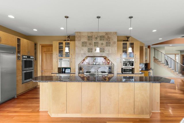 19115 Vogel Farm Trail, Eden Prairie, MN 55347