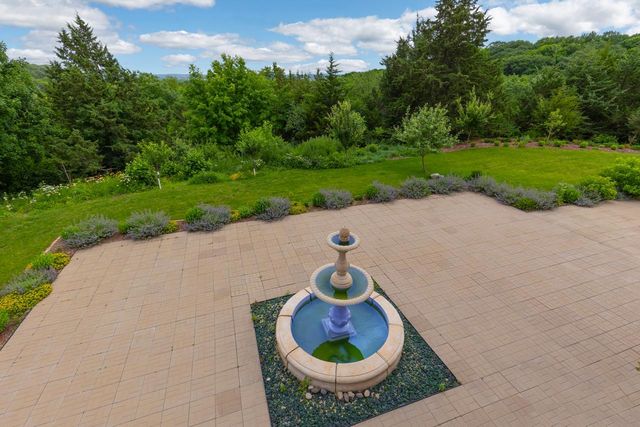 19115 Vogel Farm Trail, Eden Prairie, MN 55347