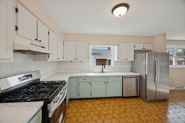 6425 177th Street, Tinley Park, IL 60477