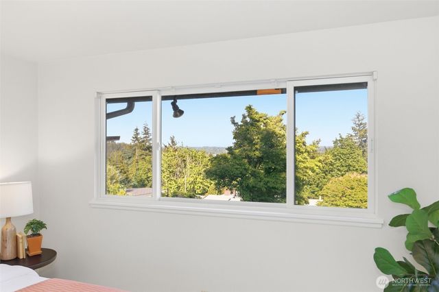 16532 34th Avenue NE, Lake Forest Park, WA 98155