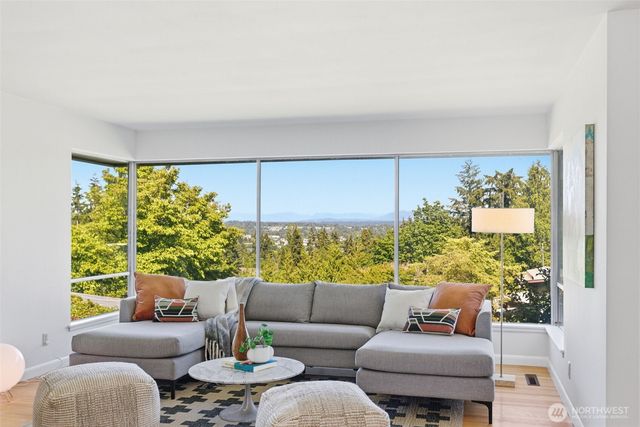 16532 34th Avenue NE, Lake Forest Park, WA 98155