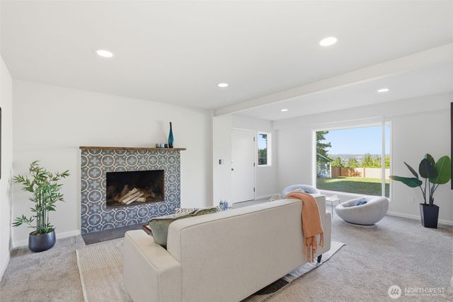 16532 34th Avenue NE, Lake Forest Park, WA 98155