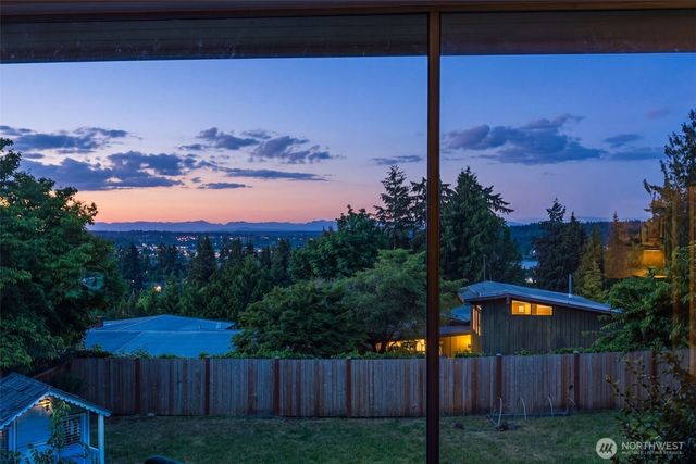 16532 34th Avenue NE, Lake Forest Park, WA 98155