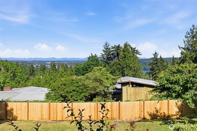 16532 34th Avenue NE, Lake Forest Park, WA 98155