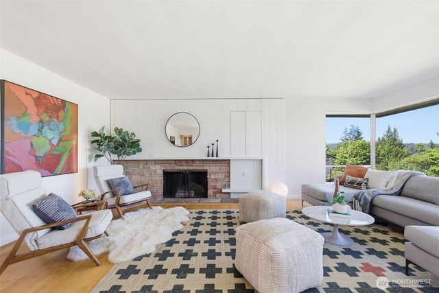 16532 34th Avenue NE, Lake Forest Park, WA 98155