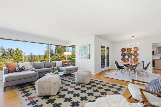 16532 34th Avenue NE, Lake Forest Park, WA 98155