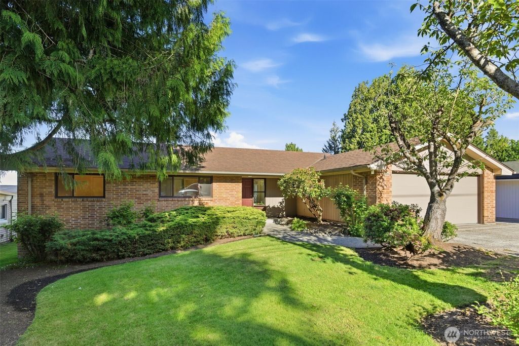 16532 34th Avenue NE, Lake Forest Park, WA 98155