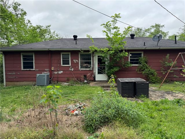 1937 S Custer Lane, Fayetteville, AR 72701
