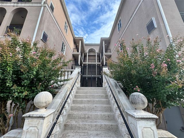 58 Briar Hollow Lane, Houston, TX 77027