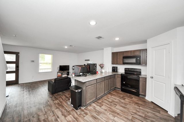 16923 Marie Village Drive, Conroe, TX 77306