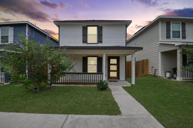 16923 Marie Village Drive, Conroe, TX 77306