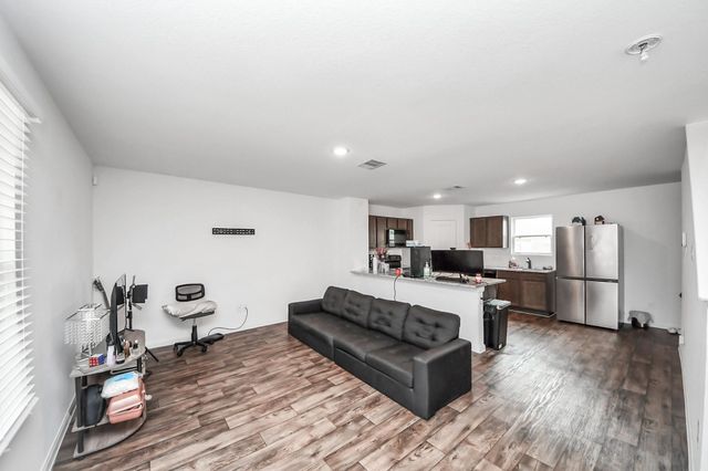 16923 Marie Village Drive, Conroe, TX 77306