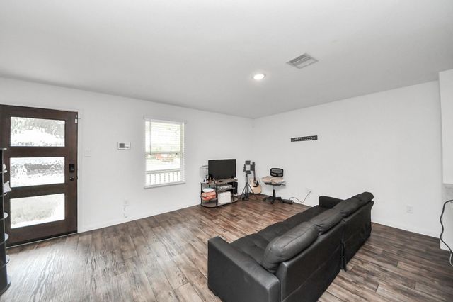 16923 Marie Village Drive, Conroe, TX 77306