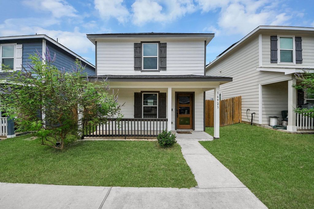 16923 Marie Village Drive, Conroe, TX 77306