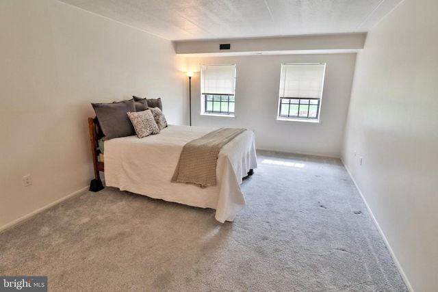 32 VALLEYBROOK DR, Lancaster, PA 17601