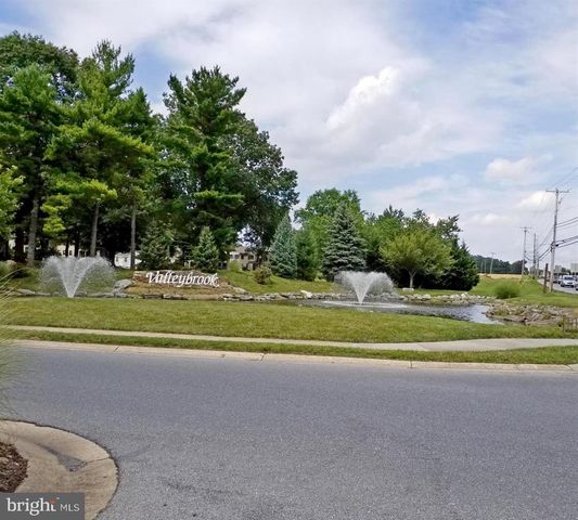 32 VALLEYBROOK DR, Lancaster, PA 17601