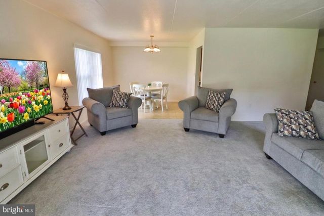 32 VALLEYBROOK DR, Lancaster, PA 17601