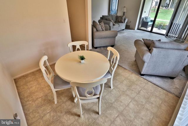32 VALLEYBROOK DR, Lancaster, PA 17601