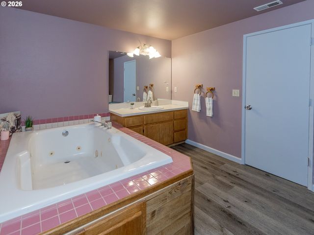 15720 Ne 12TH Way, Vancouver, WA 98684